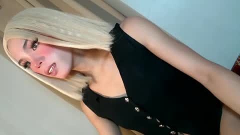 Snapshot of badgirl_jasmine chatting on June 22, 10:12 am jasmine online show from June 22, 10:12 am