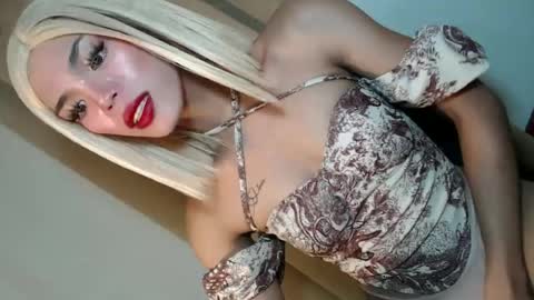 Snapshot of badgirl_jasmine chatting on June 24, 12:20 am jasmine online show from June 24, 12:20 am