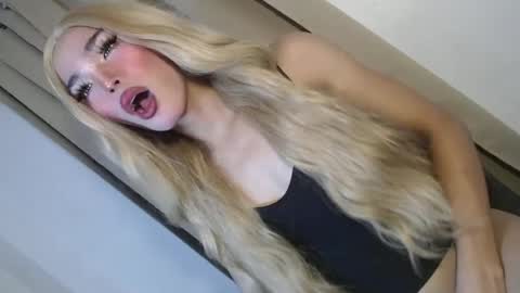 Snapshot of badgirl_jasmine chatting on July 6, 5:15 am jasmine online show from July 6, 5:15 am