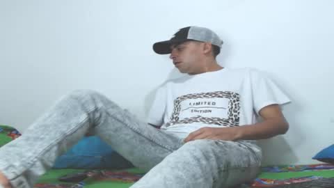 Snapshot of badjuanhot chatting on January 9, 12:25 am Juan Help us reach 100 likes online show from January 9, 12:25 am