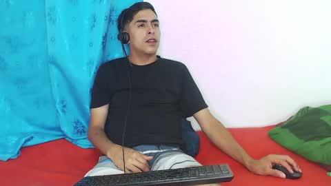 Snapshot of badjuanhot chatting on January 18, 3:20 am Juan Help us reach 100 likes online show from January 18, 3:20 am