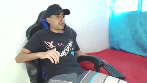 Snapshot of badjuanhot chatting on March 9, 7:26 pm Juan Help us reach 100 likes online show from March 9, 7:26 pm