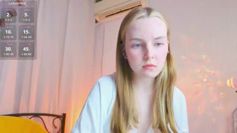 Snapshot of bae_cake_ chatting on April 22, 8:21 pm Alice online show from April 22, 8:21 pm