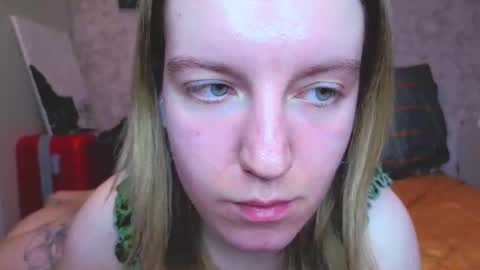 holly online show from February 3, 3:39 pm