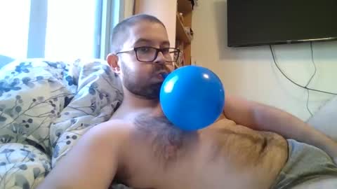 Snapshot of balloonman835316 chatting on February 5, 10:08 am balloonman835316 online show from February 5, 10:08 am