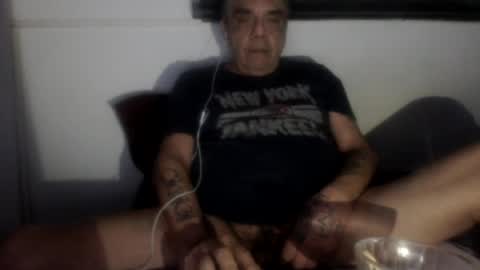 Snapshot of bambino6060 chatting on August 3, 5:17 am bambino6060 online show from August 3, 5:17 am