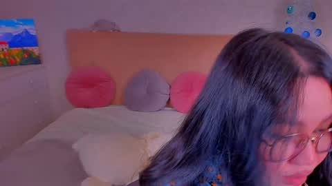 Snapshot of barbara_bb chatting on December 18, 8:03 pm Barbie Kim online show from December 18, 8:03 pm