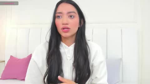 Snapshot of barbara_noa chatting on December 18, 12:00 pm Barbara Noa online show from December 18, 12:00 pm