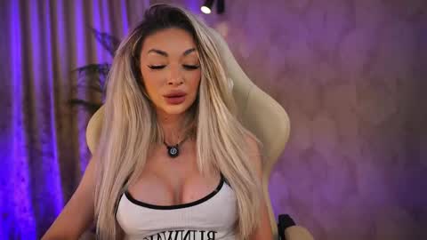 Snapshot of barbaramonn_ chatting on April 22, 3:35 pm Ana online show from April 22, 3:35 pm