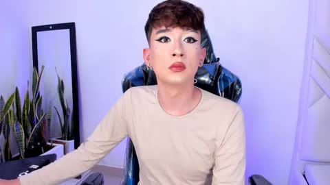          I work from home this is my room 3 online show from January 8, 8:49 am