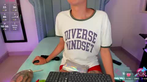 Snapshot of barbie_boy_ chatting on June 18, 7:08 am I work from home this is my room 3 online show from June 18, 7:08 am