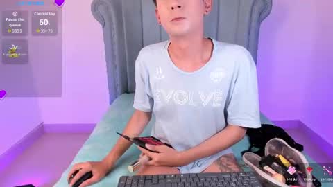 Snapshot of barbie_boy_ chatting on June 21, 7:33 am I work from home this is my room 3 online show from June 21, 7:33 am