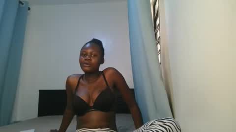 Snapshot of barbie_queen2 chatting on February 26, 10:03 am queen online show from February 26, 10:03 am