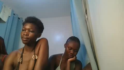 Snapshot of barbie_queen2 chatting on March 25, 10:32 am queen online show from March 25, 10:32 am
