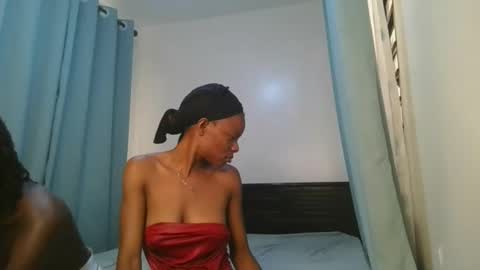 Snapshot of barbie_queen2 chatting on March 29, 11:21 am queen online show from March 29, 11:21 am