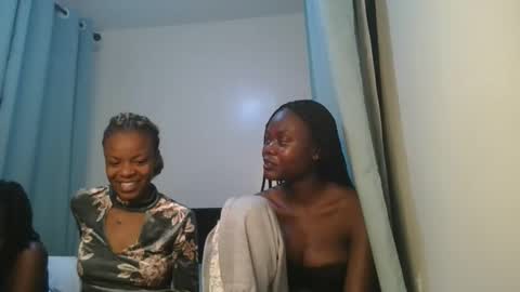 Snapshot of barbie_queen2 chatting on March 29, 11:27 pm queen online show from March 29, 11:27 pm