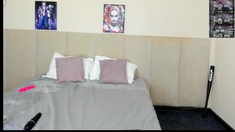 Snapshot of barbiemuscle1 chatting on December 10, 1:00 am Barbie online show from December 10, 1:00 am