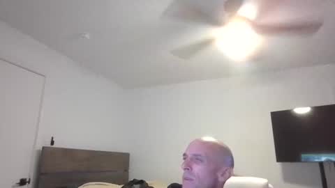 Snapshot of barryblackgun chatting on February 10, 1:01 pm barryblackgun online show from February 10, 1:01 pm