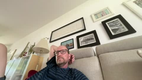 Snapshot of basher69fetish chatting on August 8, 9:33 am basher69fetish online show from August 8, 9:33 am
