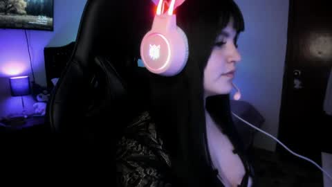 Snapshot of bastet_111 chatting on May 10, 7:35 am . 111 online show from May 10, 7:35 am