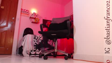 Snapshot of bastian_franco01 chatting on December 7, 5:04 am Bastian Independent Model online show from December 7, 5:04 am