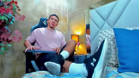 Snapshot of bastian_franco01 chatting on September 25, 2:10 pm Bastian Independent Model online show from September 25, 2:10 pm