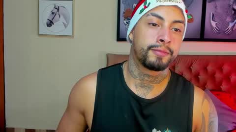 Snapshot of bastian_jones1 chatting on December 25, 1:53 am bastian_jones1 online show from December 25, 1:53 am