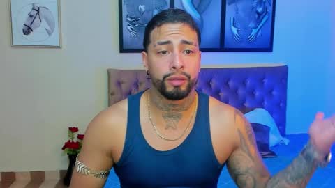 Snapshot of bastian_jones1 chatting on December 29, 11:39 pm bastian_jones1 online show from December 29, 11:39 pm