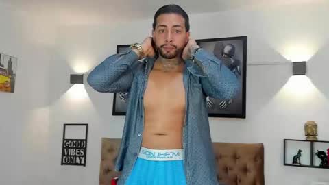 Snapshot of bastian_jones1 chatting on September 9, 10:20 pm bastian_jones1 online show from September 9, 10:20 pm