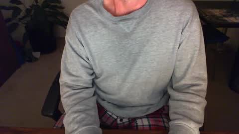 Snapshot of batebro13 chatting on December 6, 1:44 pm BateBro13 online show from December 6, 1:44 pm