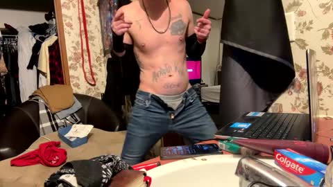 Snapshot of battlewolfxx chatting on January 18, 12:13 am battlewolfxx online show from January 18, 12:13 am