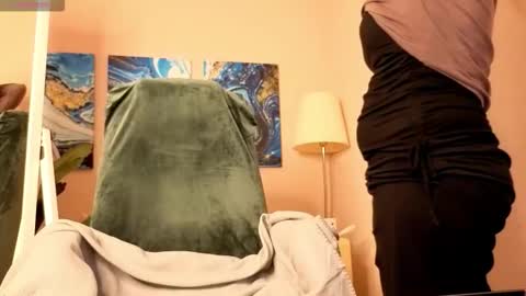 battymoll online show from October 22, 3:23 pm