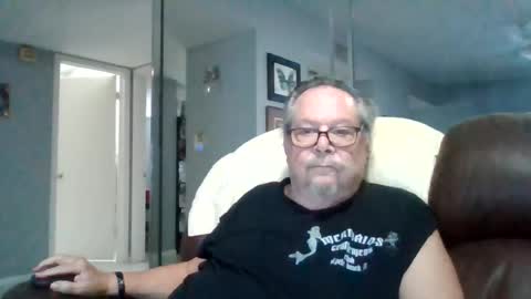 Snapshot of bbb1952 chatting on June 24, 1:10 pm Single Grandpa in Florida. Love to C2C and have Fun Privately online show from June 24, 1:10 pm