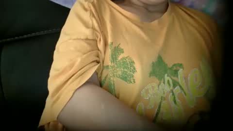 Snapshot of bbbaby03 chatting on April 24, 12:02 am bbbaby03 online show from April 24, 12:02 am