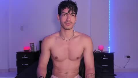Snapshot of bbbeachboy chatting on January 17, 9:17 pm Valentino online show from January 17, 9:17 pm