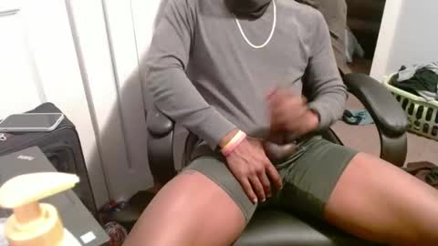 Snapshot of bbc_elrey chatting on February 6, 1:16 am Racks online show from February 6, 1:16 am