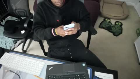 Snapshot of bbc_elrey chatting on February 21, 3:01 am Racks online show from February 21, 3:01 am