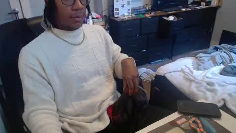 Snapshot of bbc_elrey chatting on February 23, 9:01 pm Racks online show from February 23, 9:01 pm