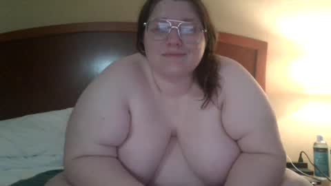 Snapshot of bbwlittlebear chatting on July 18, 10:19 am bbwlittlebear online show from July 18, 10:19 am