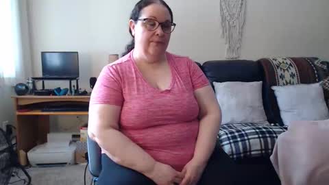 Snapshot of bbwmilfforcamfun chatting on April 19, 6:10 pm Julie online show from April 19, 6:10 pm