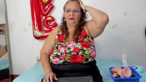 Snapshot of bbwsalome chatting on July 2, 7:31 pm Salome online show from July 2, 7:31 pm