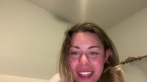 Snapshot of bbygirlxxo chatting on March 22, 1:31 am bbygirlxxo online show from March 22, 1:31 am