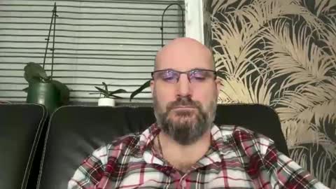 Snapshot of bcbg68 chatting on April 5, 6:54 am bcbg68 online show from April 5, 6:54 am