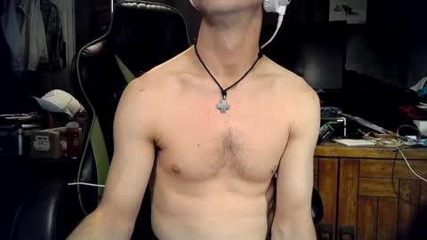 bchillin28 online show from January 13, 3:28 pm