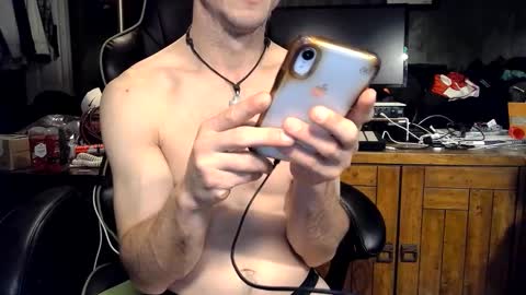 bchillin28 online show from February 21, 5:36 pm