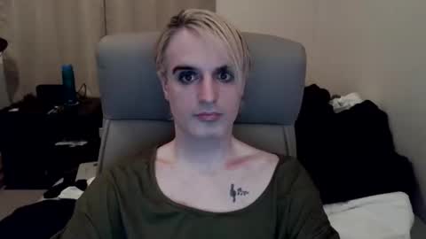 Snapshot of bdogboy chatting on January 13, 8:14 pm fuckboy86 online show from January 13, 8:14 pm
