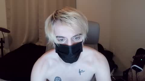 Snapshot of bdogboy chatting on February 11, 12:48 am fuckboy86 online show from February 11, 12:48 am