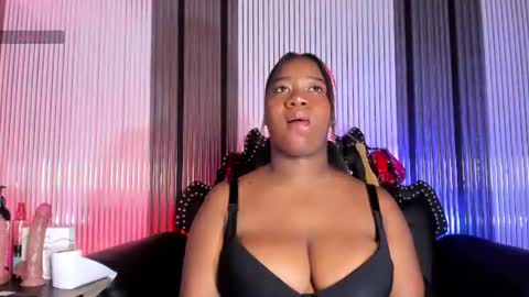 Snapshot of bdsm_ebony chatting on June 22, 12:24 am Tanisha online show from June 22, 12:24 am