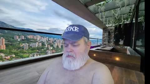 Snapshot of bear4muscle chatting on September 14, 6:29 pm Dookie online show from September 14, 6:29 pm