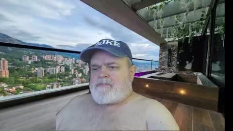 Snapshot of bear4muscle chatting on November 16, 1:44 am Dookie online show from November 16, 1:44 am